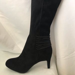 Black knee high heeled boot new without tags